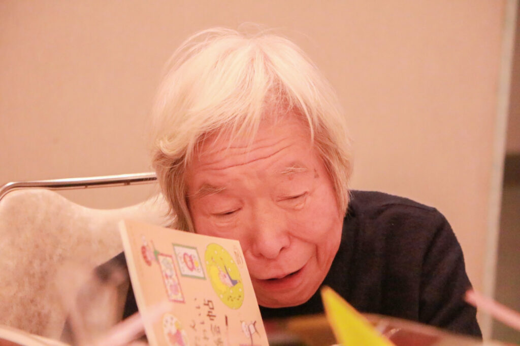 本をよむばあちゃん。
