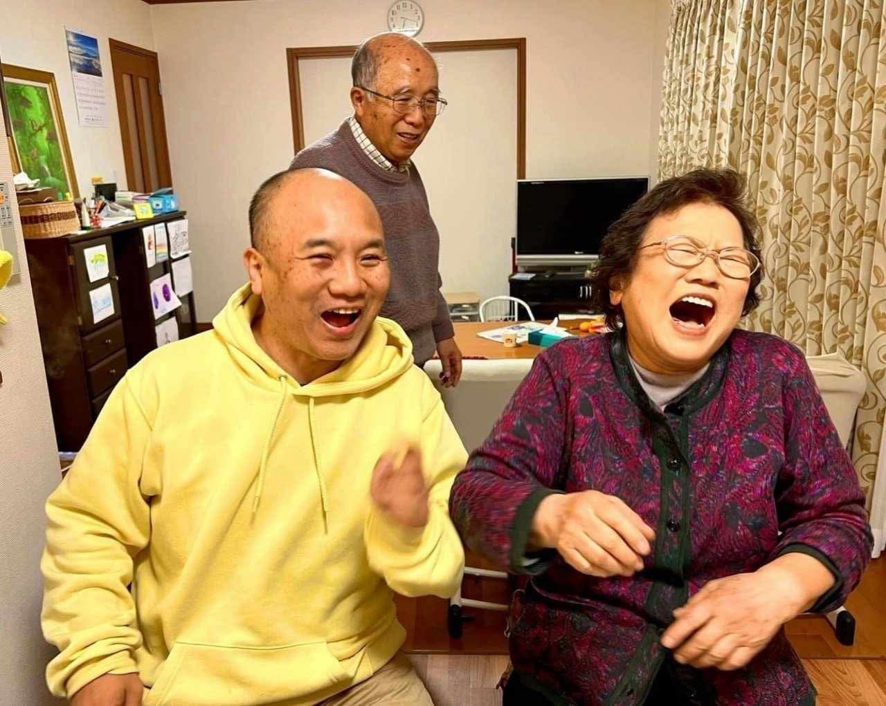 お母さんと息子さんの楽しそうなツーショット