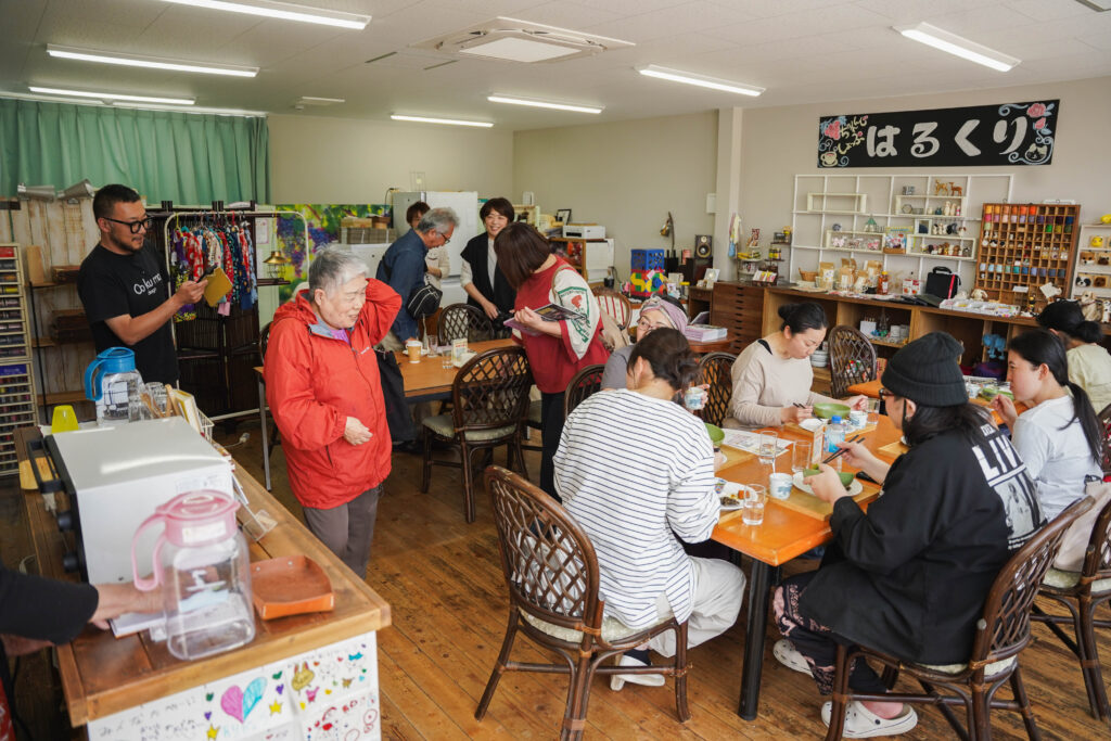 満席のばあちゃん喫茶