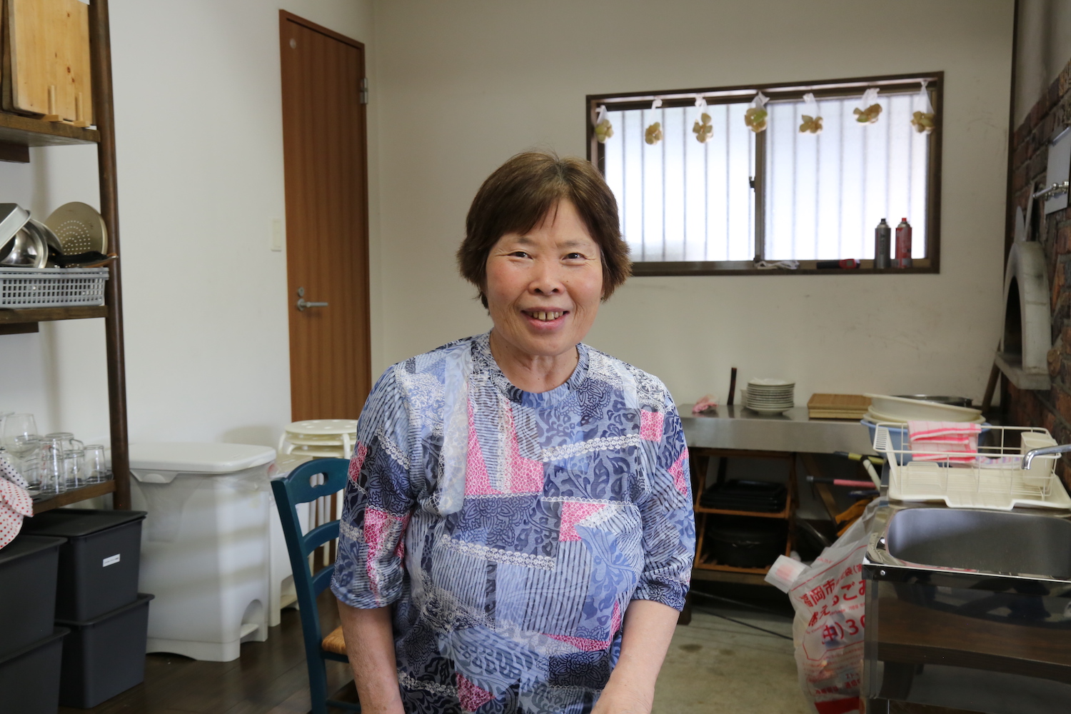 椅子 座る ばあちゃん