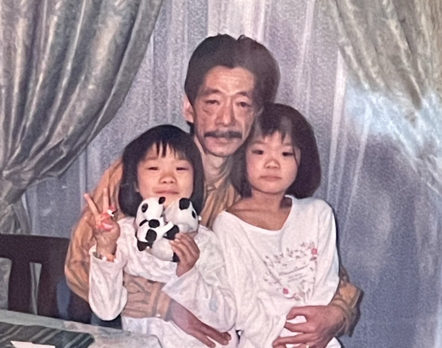 仲のいい姉妹と父