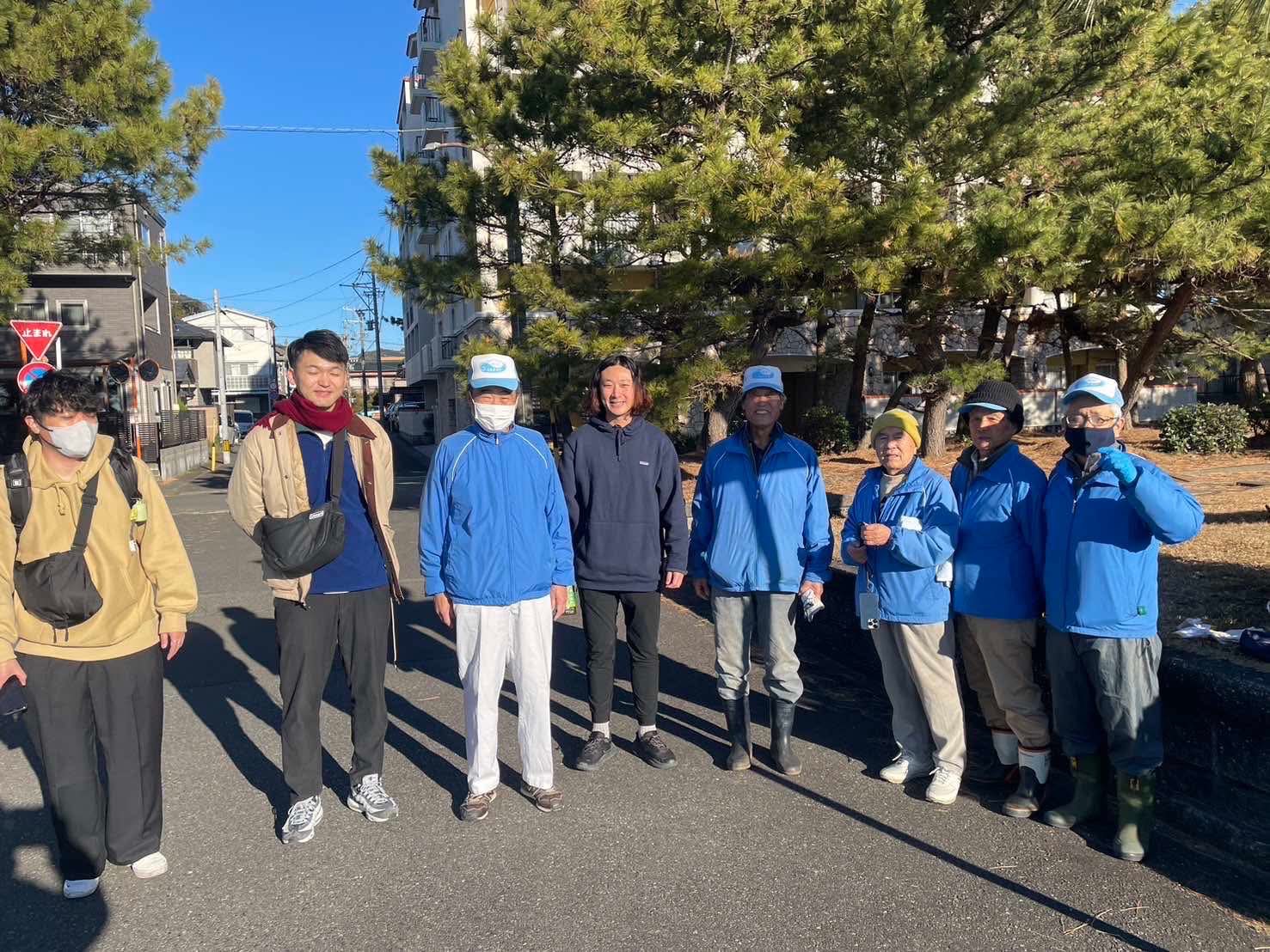 じいちゃん・ばあちゃんと海岸清掃の様子