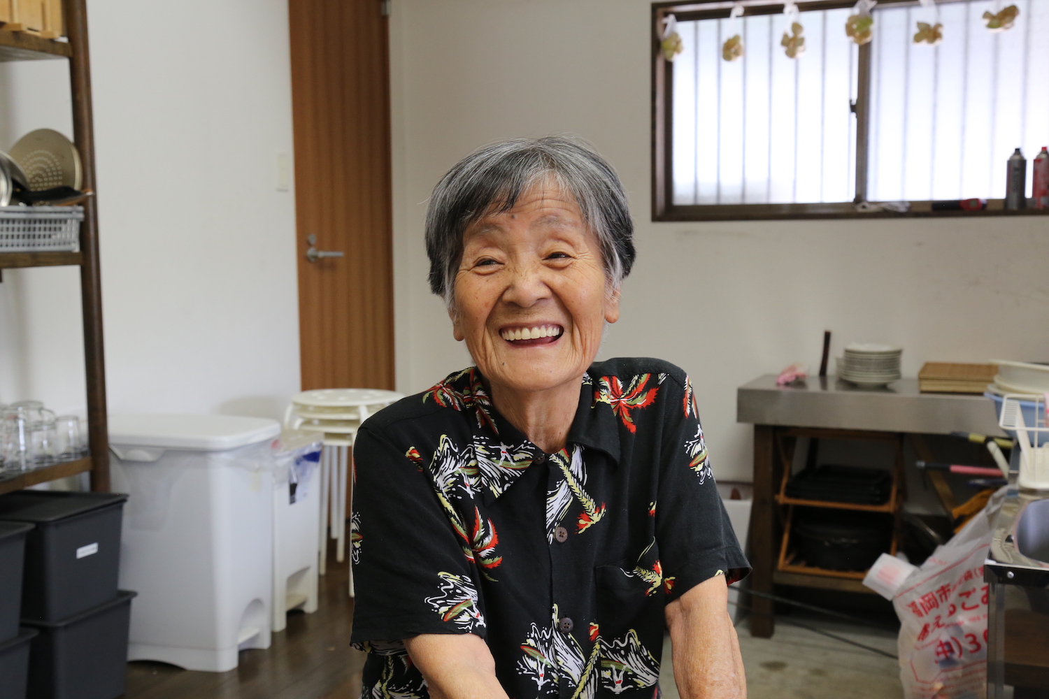 正面 笑顔 ばあちゃん