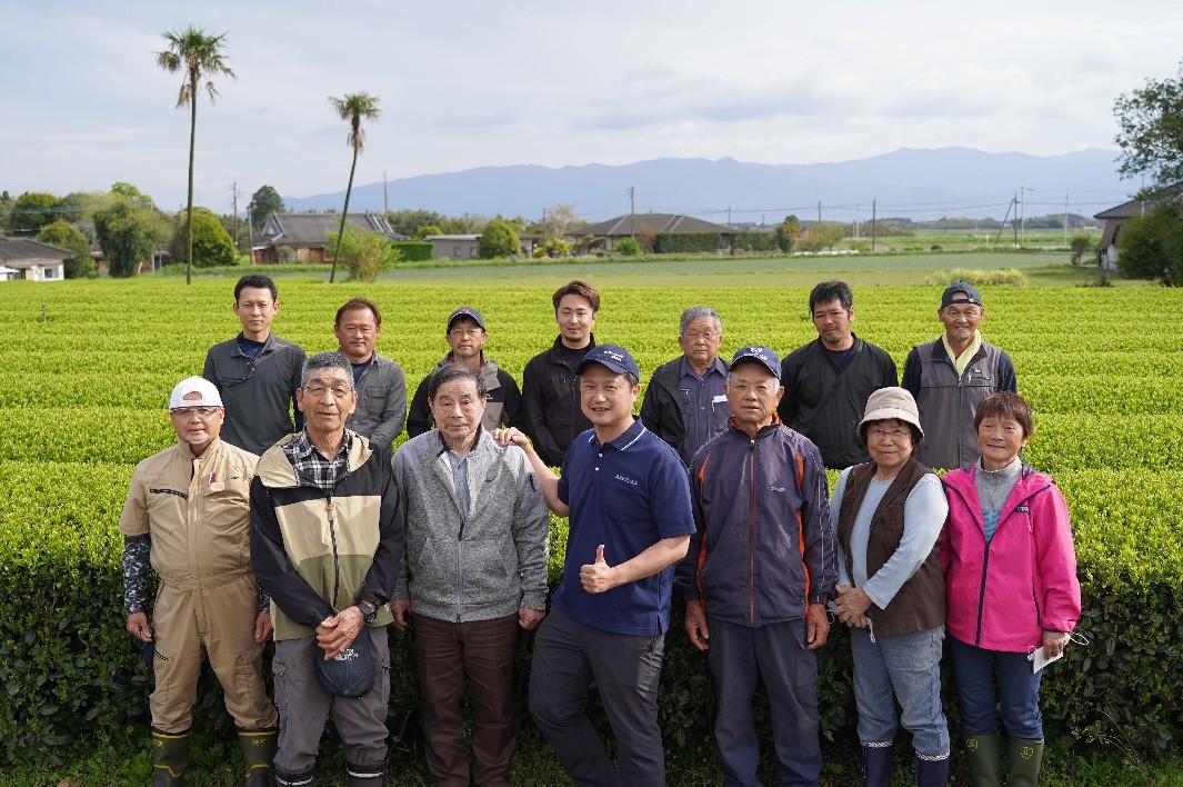 美味しいお茶を全国に届けるスタッフの方々