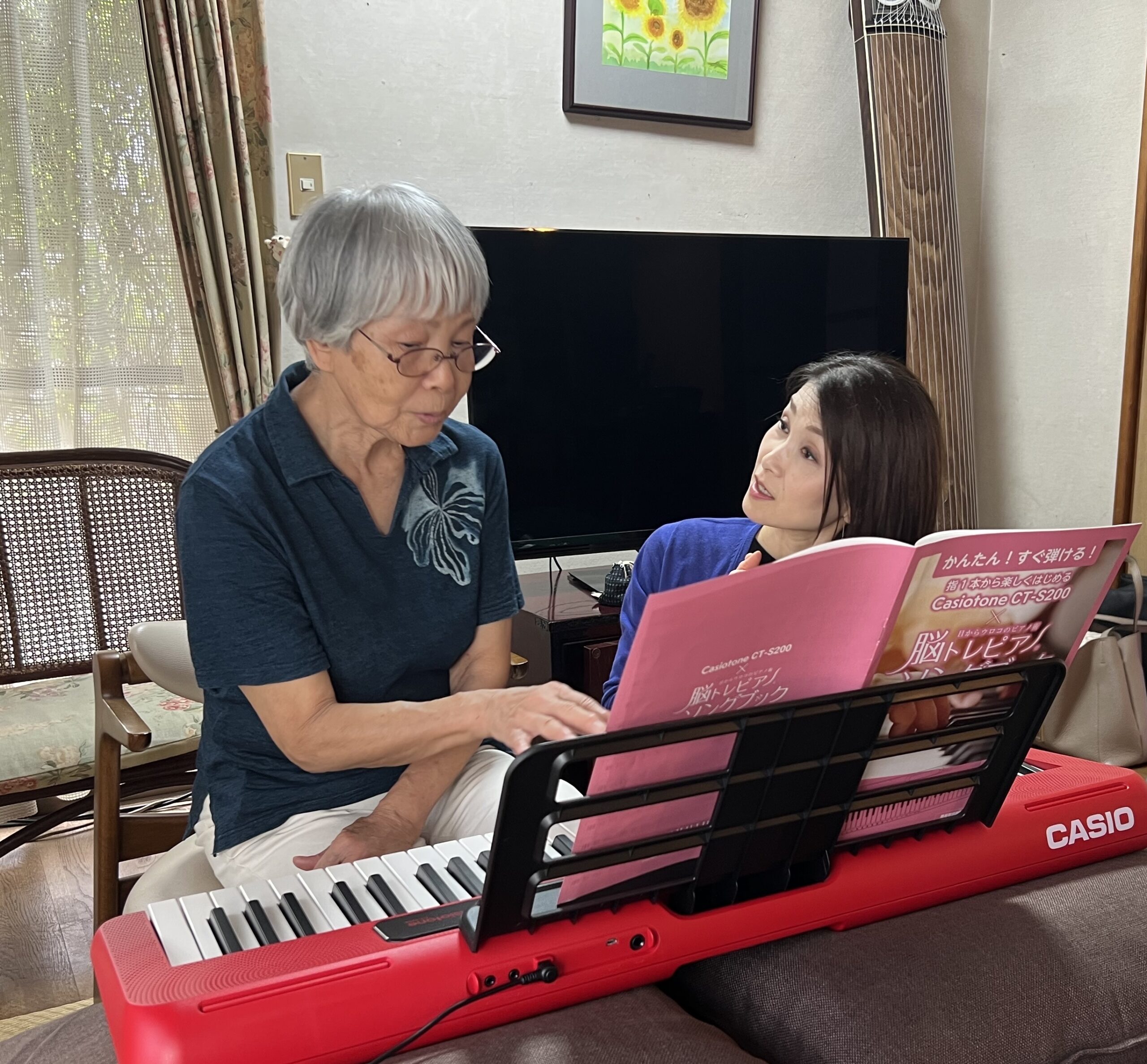 脳トレピアノレッスンで久しぶり「大きな古時計」を弾くばあちゃん